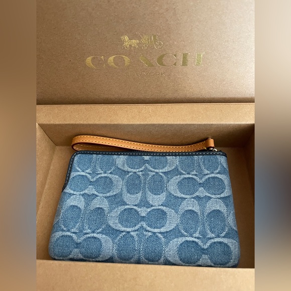 NWT Coach Corner Zip Wristlet with Colorful Embroidery in Signature Denim - Picture 3 of 5